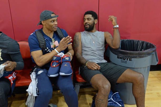 英超-狼队VS曼联：送副班长首胜？NO！阿莫林要逼近欧冠区（英超｜狼队战曼联：拒送副班长首胜，阿莫林冲刺欧冠区）