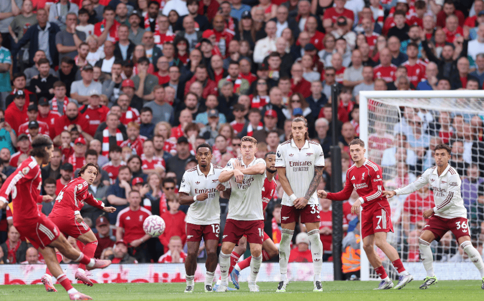 孔帕尼：我有关注曼城希望他们英超夺冠；连胜时我们也要反思（孔帕尼：关注曼城盼其英超封王；即便连胜仍需反思）