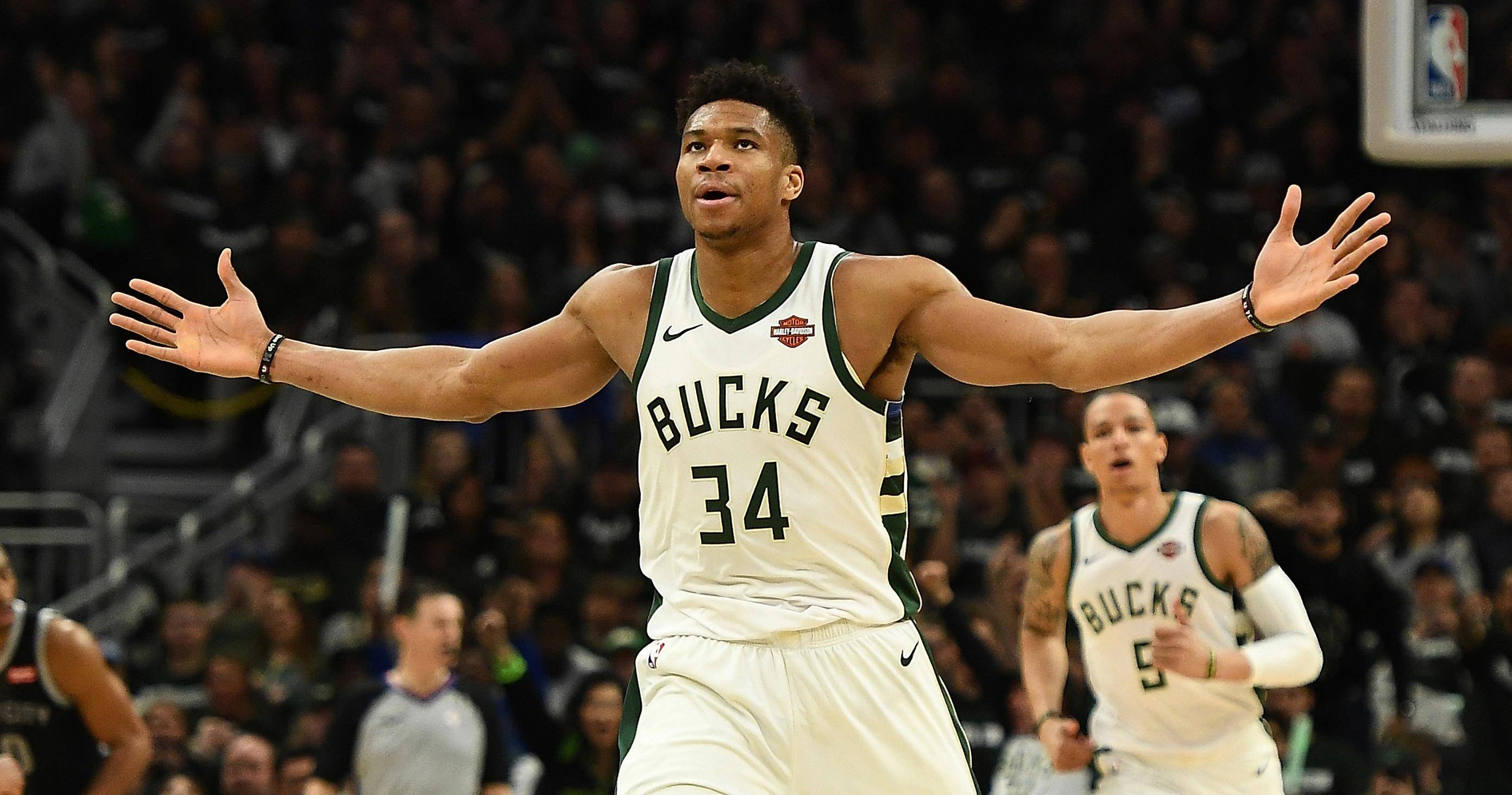 乔伊·巴顿因发布冒犯性社交媒体帖子被判缓刑（乔伊·巴顿因在社交媒体发布冒犯内容获判缓刑）