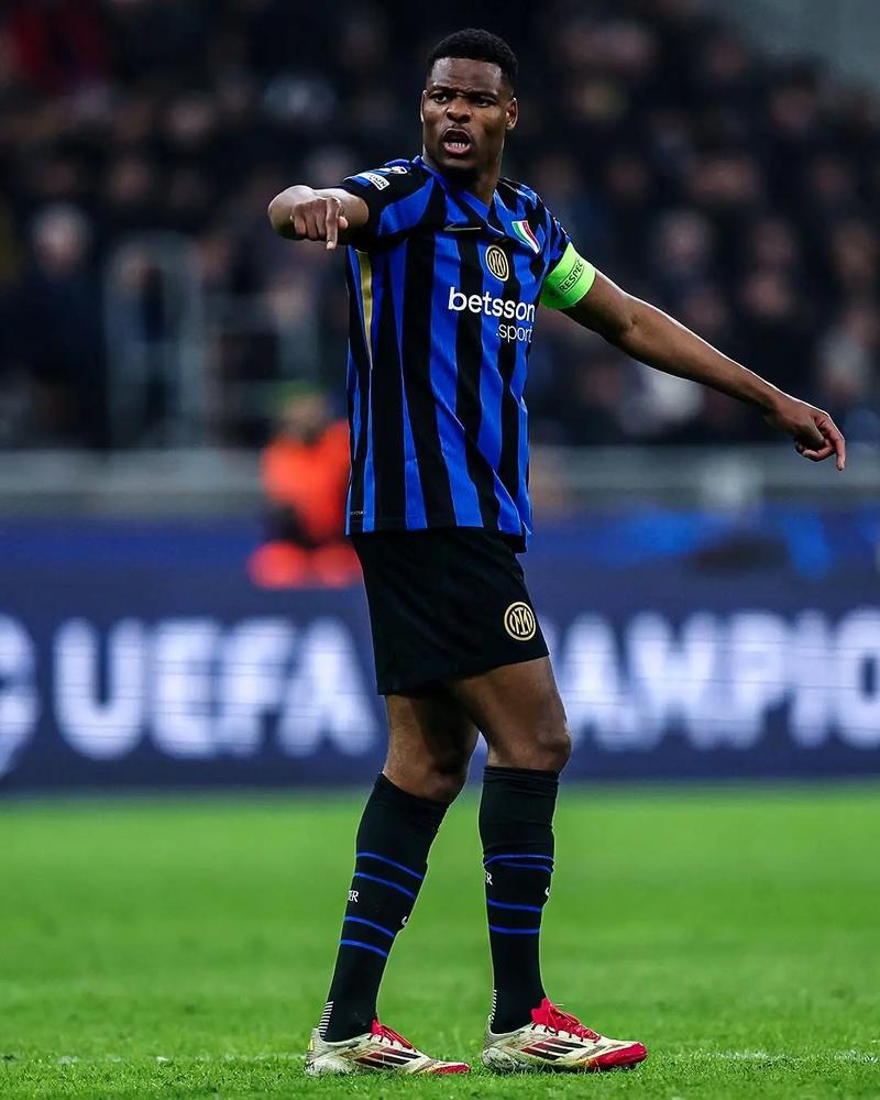 2025／26赛季英超：曼城vs利兹联，瓜迪奥拉确认罗德里将缺席（英超2025／26赛季：曼城对阵利兹联，瓜迪奥拉证实罗德里缺阵）