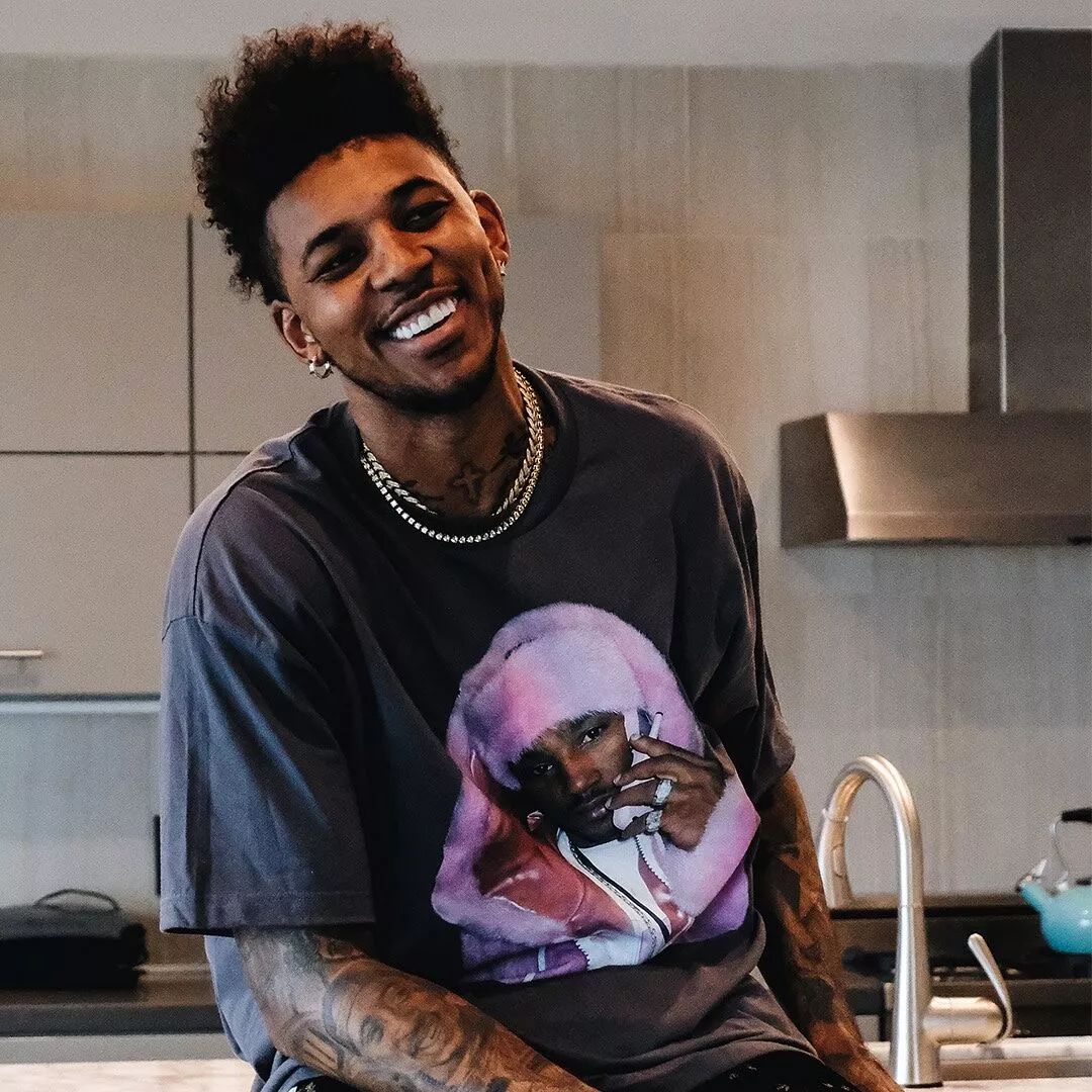 替补登场建功 教练换人奏效（替补立功，换人立竿见影）