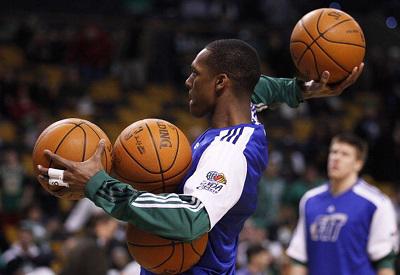 国际米兰vs科莫：劳塔罗-马丁内斯、恰尔汗奥卢首发，莫拉塔、尼科-帕斯出战（国际米兰迎战科莫：劳塔罗、恰尔汗奥卢先发，莫拉塔与尼科·帕斯出场）