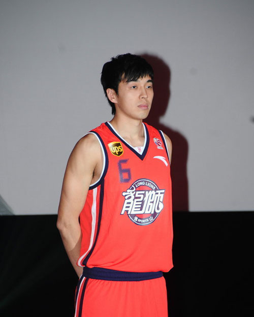 港媒：虽无缘亚洲杯，但港足总依旧为港队发放了100万奖金（港媒：无缘亚洲杯，香港足总仍为港队派发100万奖金）