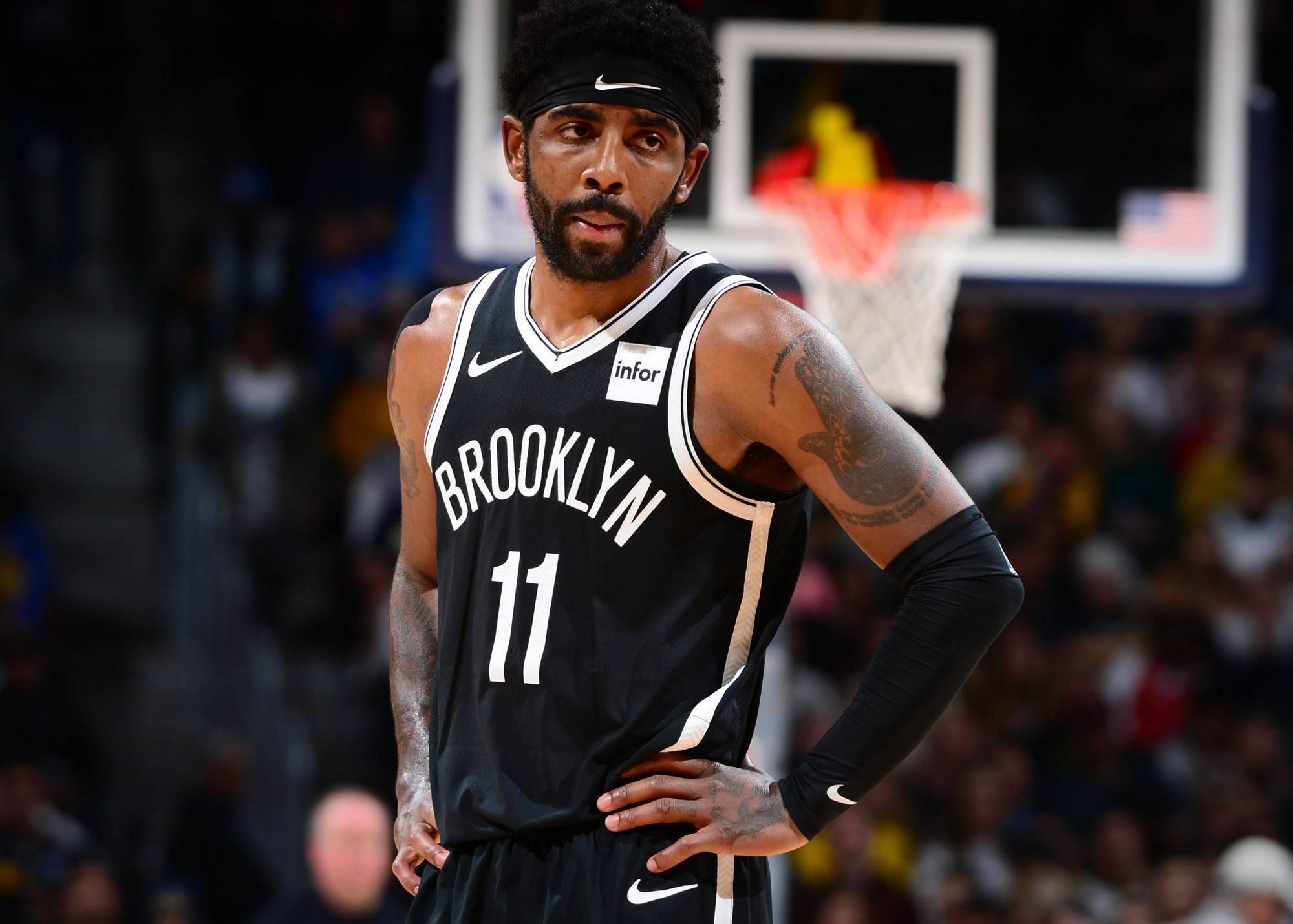 湖人浓眉哥篮下统治力助球队连胜（浓眉统治禁区，助湖人豪取连胜）