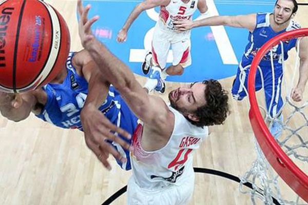 土媒：土超球员返回途中汽车突然起火，好在球员本人提前下车（土超球员返程途中座驾突发起火，所幸本人已先行下车）