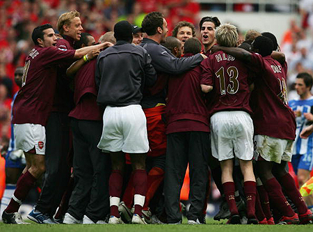 崇明四杰！武磊、颜骏凌、王燊超、吕文君斩获个人第4座中超冠军（崇明四杰再登顶：武磊、颜骏凌、王燊超、吕文君各夺个人第4座中超桂冠）